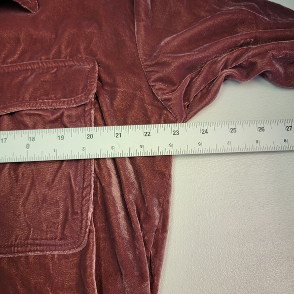 Universal Thread Women’s Long Sleeve Collared Button-Down Shirt Velvet Maroon M - Picture 4 of 6